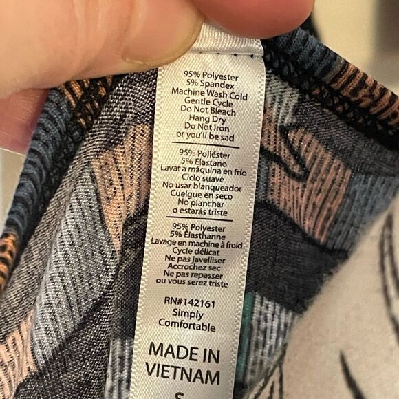 LuLaRoe Womens Small Perfect Tee Disney’s Olaf The Snowman Side Slits Scoop Neck - Picture 13 of 14